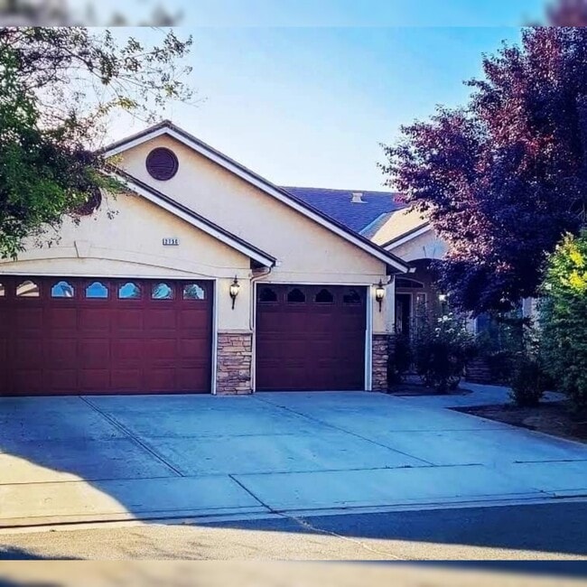 Primary Photo - 2750 25th Ave