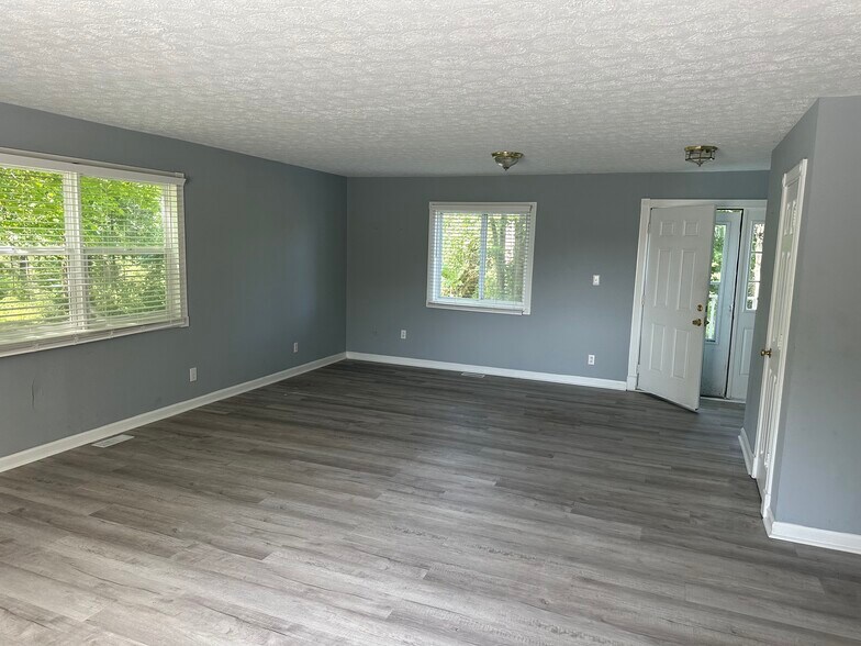 Building Photo - 1592 E 236th St