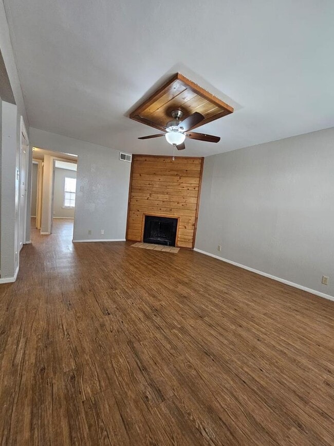 Building Photo - 402 SE 6th St