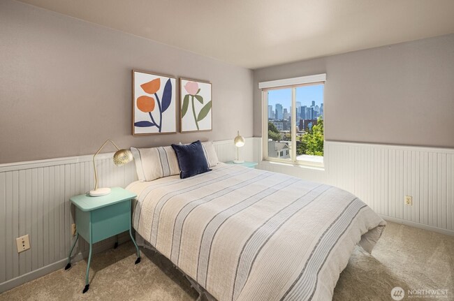 Building Photo - Top Floor Queen Anne Unit! (Beautiful views & 3 Parking Spaces)