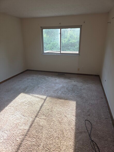 Building Photo - 6385 Chippenhook Ct