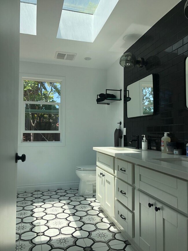 Building Photo - Updated 4BR Mar Vista Home with Huge Private Backyard