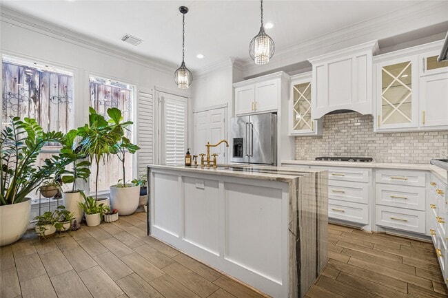 Building Photo - 4746 Post Oak Timber Dr