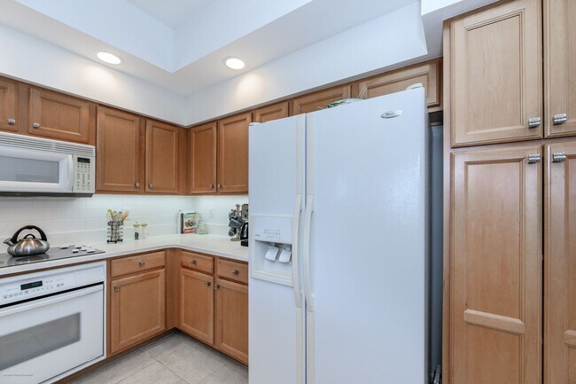Building Photo - EXECUTIVE VACATION RENTAL