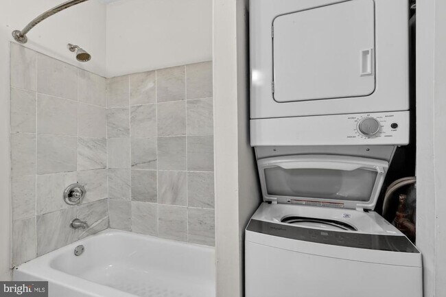 Building Photo - 339 W Girard Ave