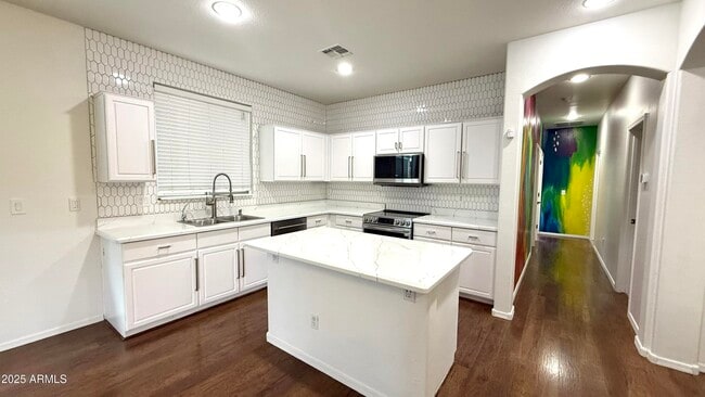 Building Photo - 4927 W Magdalena Ln
