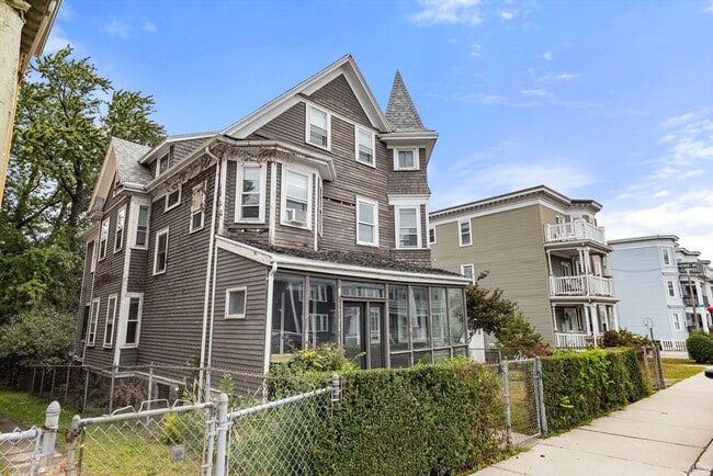 Building Photo - 247-249-249 Park St