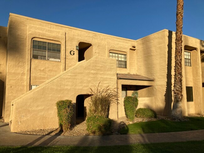 Front entrance - 5300 E Waverly Dr