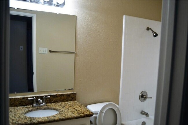 Building Photo - 2937 Emberwood Dr