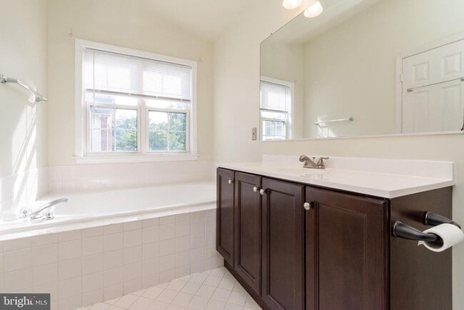 Building Photo - 10301 Greenspire Way