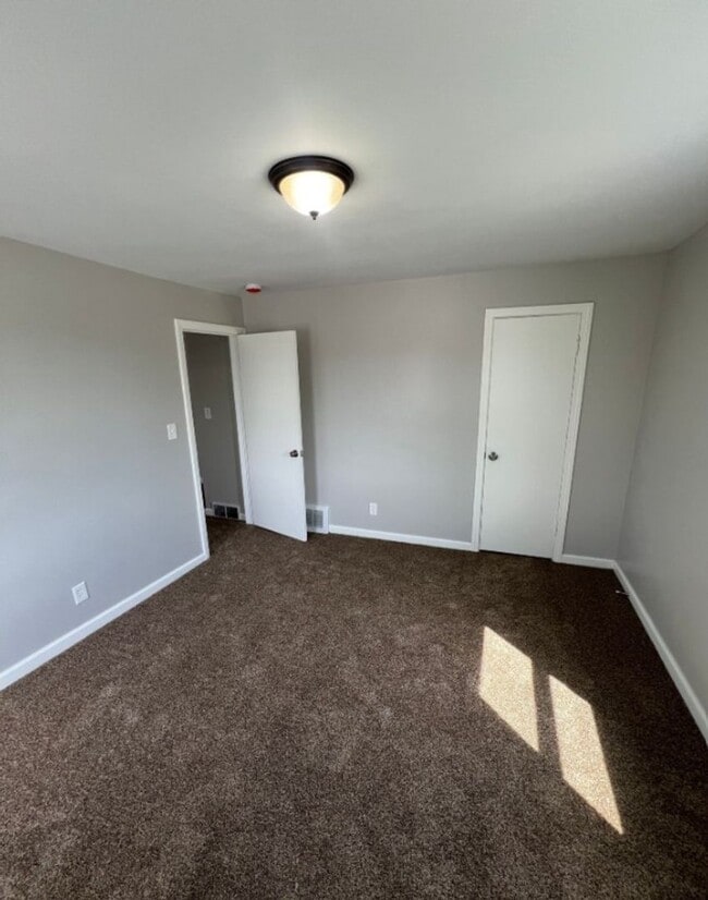 Building Photo - Modern 2-Bed, 1-Bath Duplex with Garage & ...