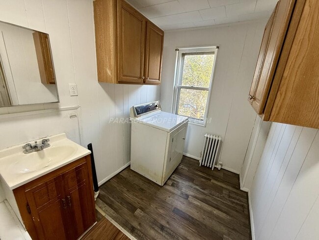 Building Photo - 333 E Locust St