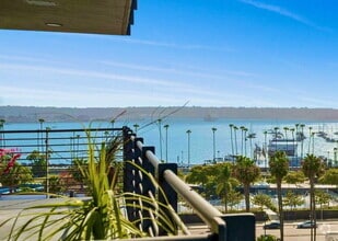Building Photo - Chic Furnished Loft with Bay Views in the ...