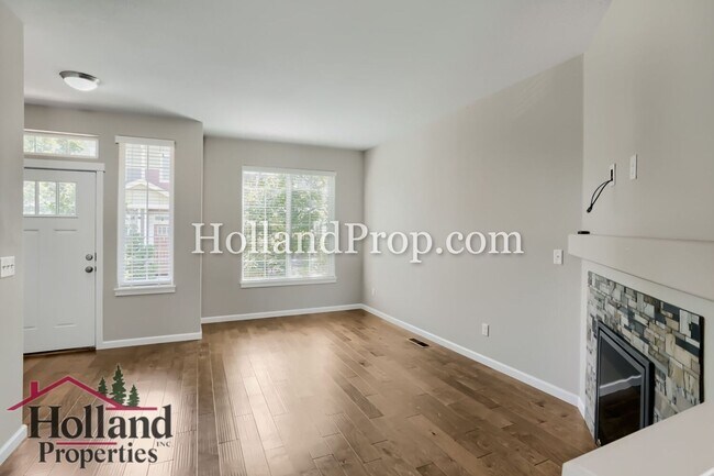 Building Photo - Modern Townhome with Dual Primary Suites & 2-Car Garage in Prime Beaverton Location