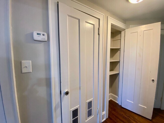 Building Photo - 1029 Dana Apts