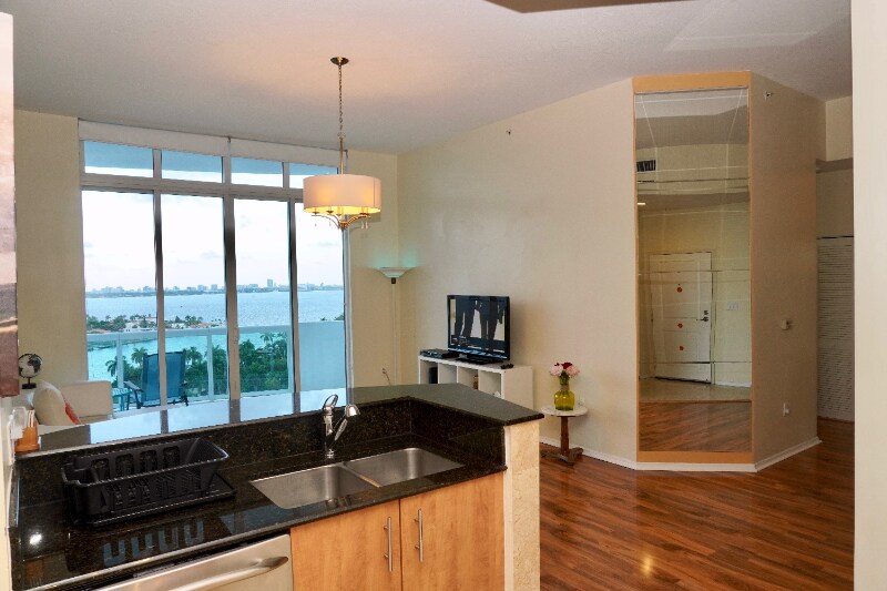 Building Photo - 7900 Harbor Island Dr