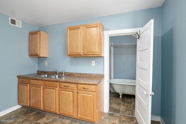 Building Photo - 2 br, 1 bath Apartment - 1002 Jackson St NW