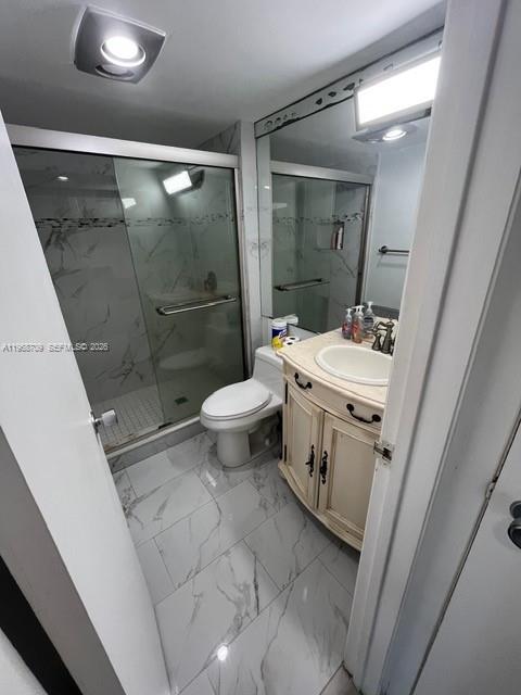 Building Photo - 3475 N Country Club Dr