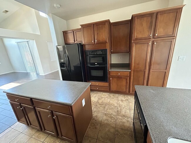 Building Photo - Beautiful 2 bedroom 2.5 bath home in Avalon Gated Community!!