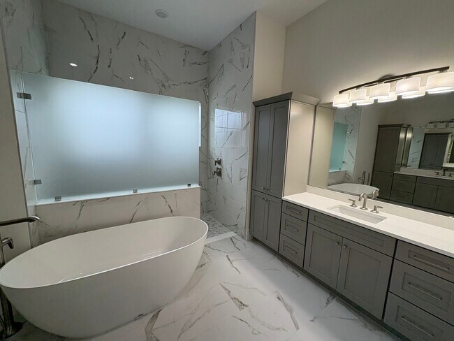 Building Photo - 555 Sanctuary Golf Pl