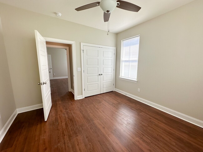 Building Photo - 704 Moore St