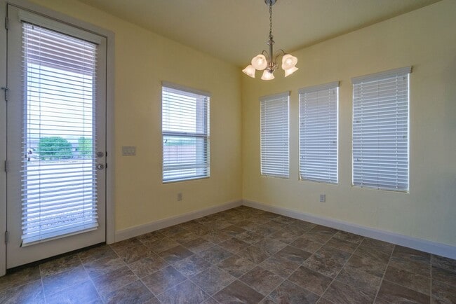Building Photo - Stunning Home with 4 beds/2.5 baths and 3-Car Garage in Mulberry Estates