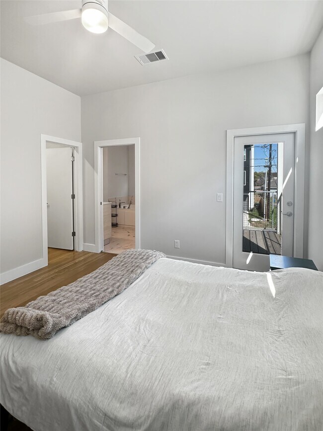 Building Photo - 4702 Oats St