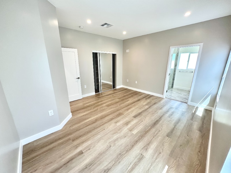 Building Photo - 8436 Oakdale Ave