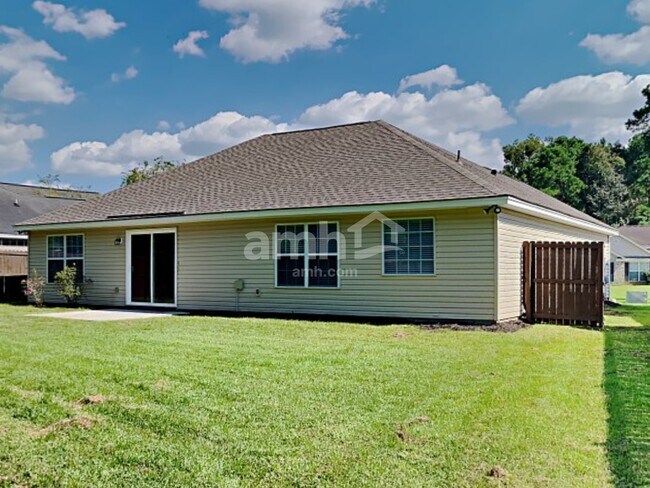 Building Photo - 61 Carlisle Ln