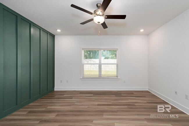 Building Photo - 231 Bronze St