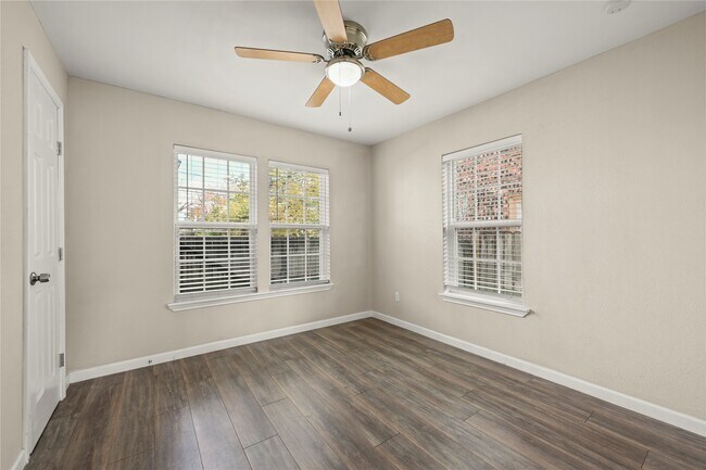 Building Photo - 2803 Cleburne St