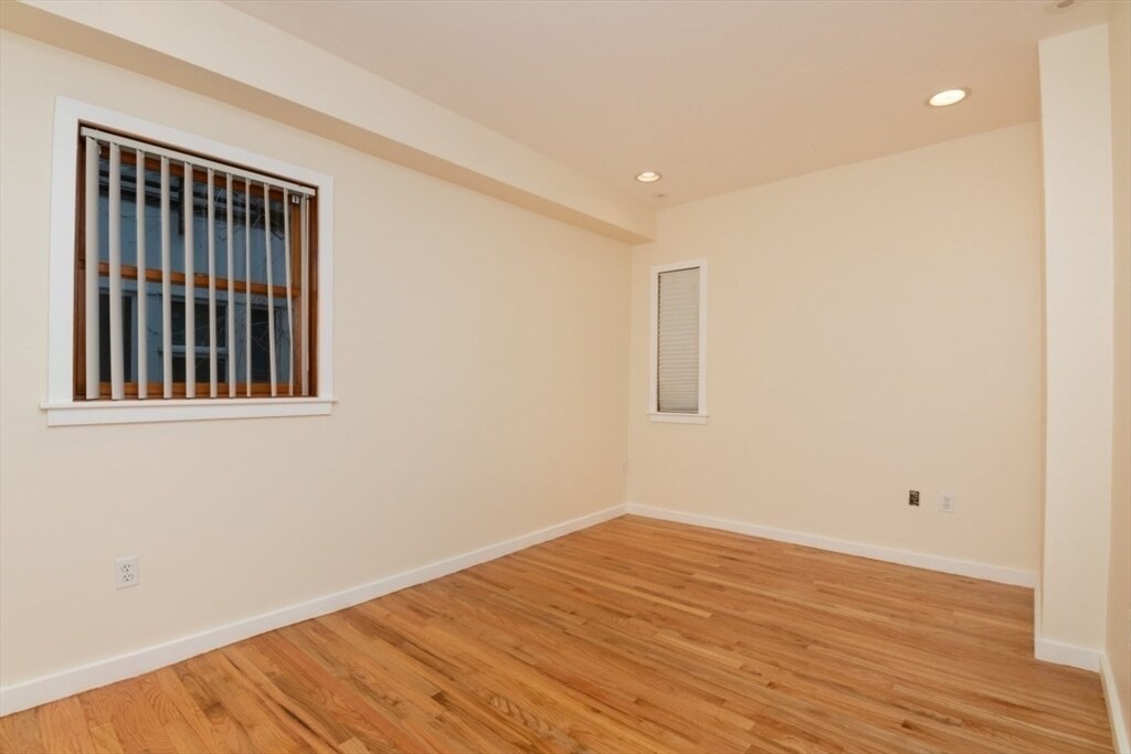 Building Photo - 224 Hurley St