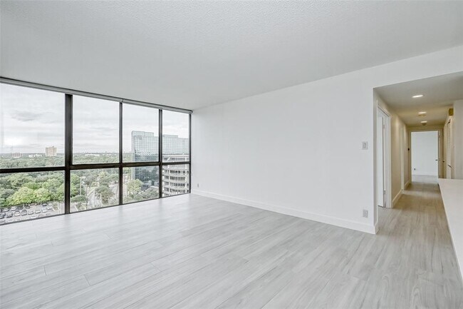 Building Photo - 5001 Woodway Dr