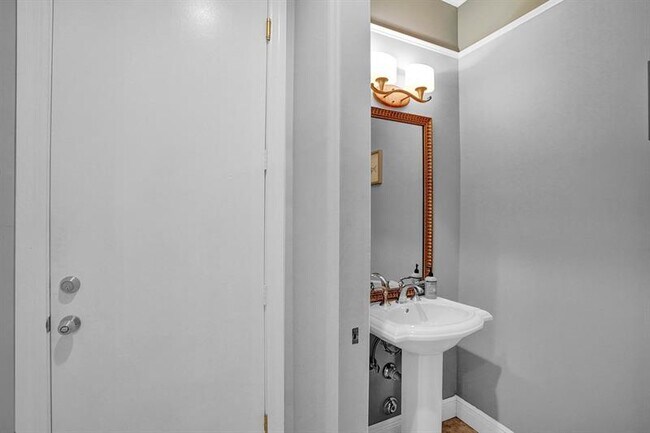 Building Photo - 426 SW 9th St