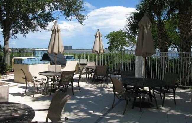 Building Photo - 5203 Bay Club Cir