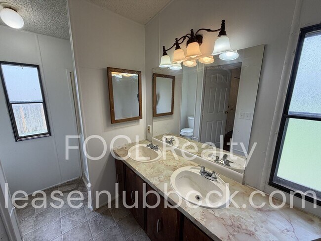 Building Photo - 3 Bed, 2 Bath Mobile Home in Roosevelt School District