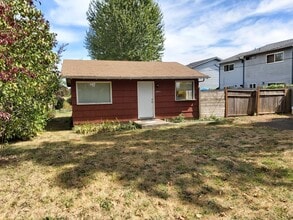Building Photo - Cozy 1 Bed, 1 Bath House with Big Backyard and Outdoor Deck!