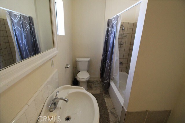 Building Photo - 1051 W 46th St