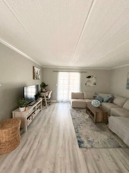 Building Photo - 5304 W Kennedy Blvd