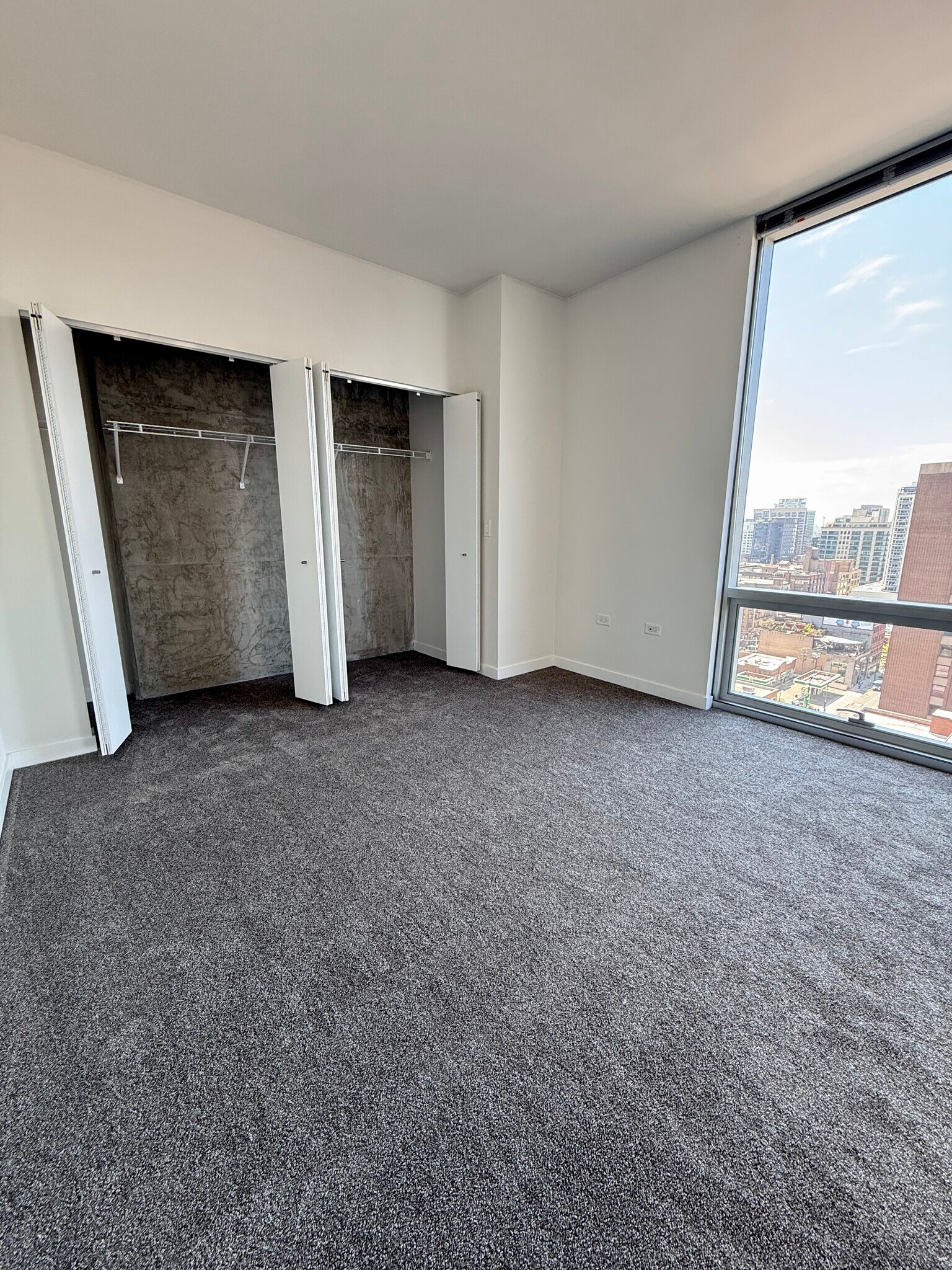 Building Photo - 855 N La Salle Dr