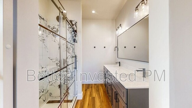 Building Photo - 4565 Brighton Dr