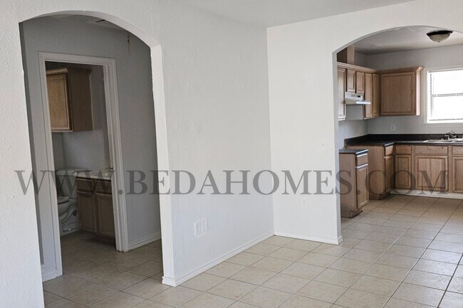 Building Photo - 2908 Wipprecht St