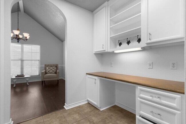 Building Photo - 405 Harbor Oaks Dr