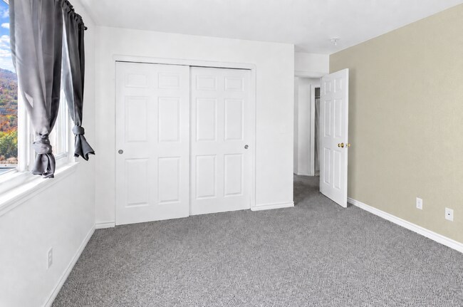 Building Photo - 94 Mountain Shadows Ln
