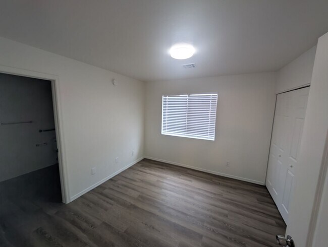 Building Photo - 2642 N Los Altos Ave