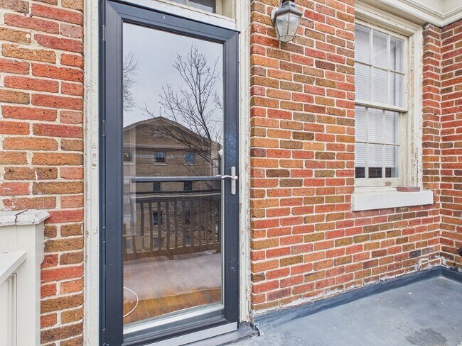 Building Photo - 2710 Stuart Ave