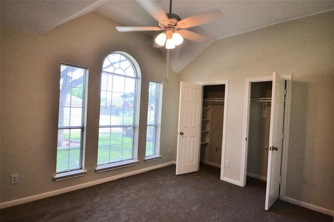 Building Photo - 12118 Green Trails Dr
