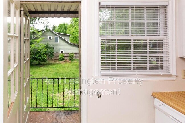 Building Photo - 657 Montclair Dr