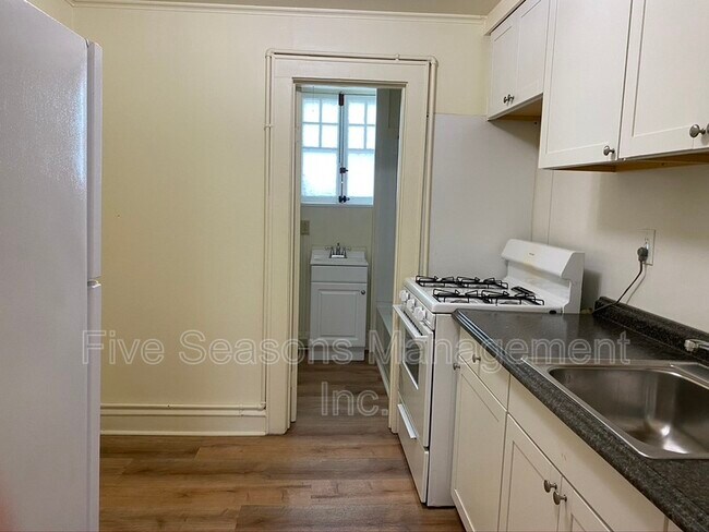 Building Photo - 346 Shelburne Rd