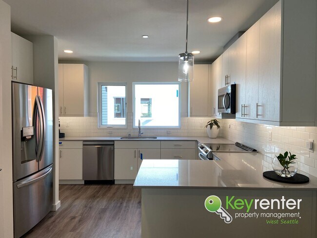 Building Photo - 4 Bedroom Seattle Townhome with Parking and Modern Finishes